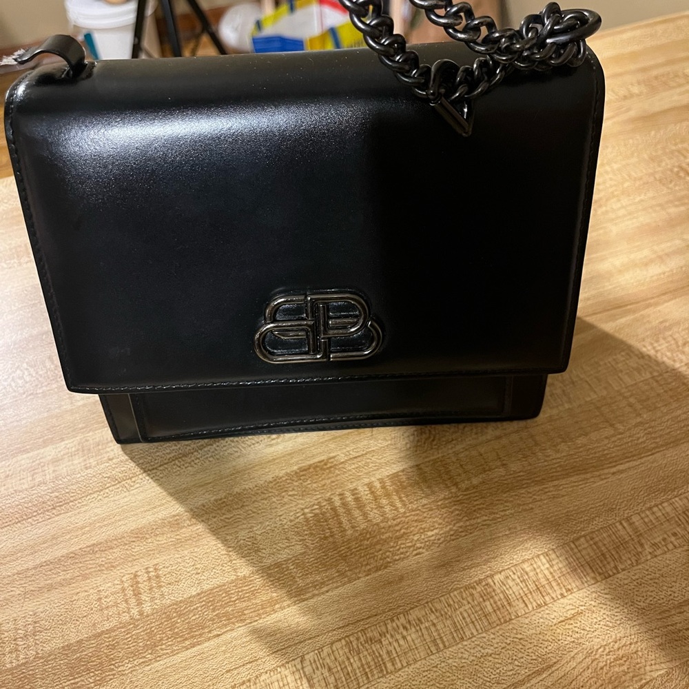 Excellent condition Balenciaga bag ! Torn strap but fixable!